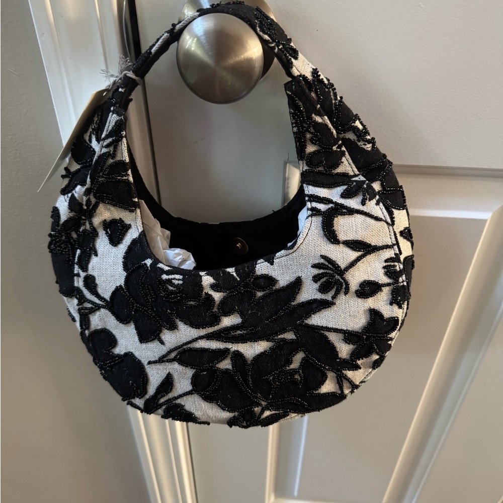 A New Day NWT Beaded Elegant Black and White Floral Women's Smile Shoulder Bag - Picture 3 of 6